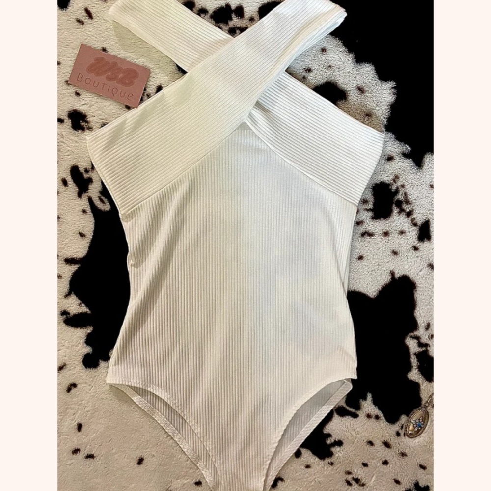 WHITE CRISSCROSS BODYSUIT